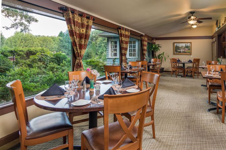Dining 136 of 156