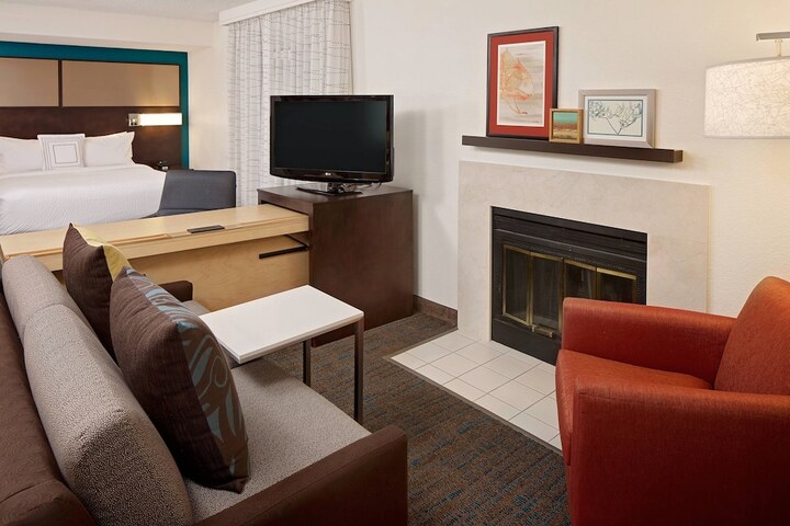 Room 15 of 33