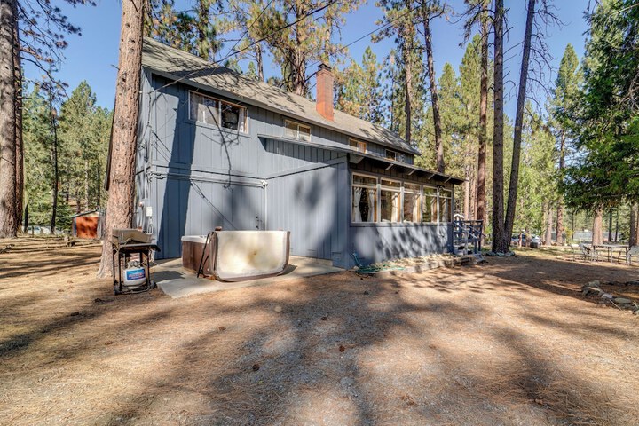 Graeagle Vacation Rental Cabin w / Game Room!