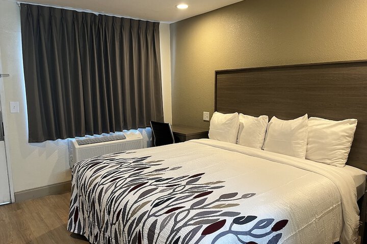 Room 13 of 16