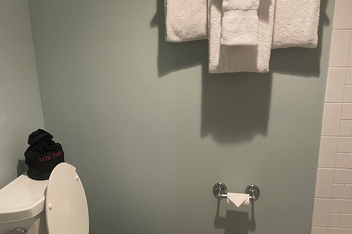 Room 33 of 70