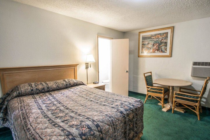 Room 7 of 16