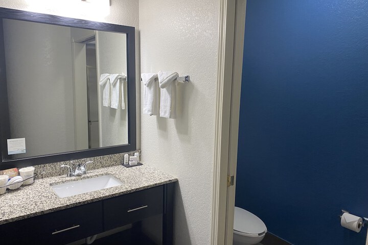 Room 32 of 41