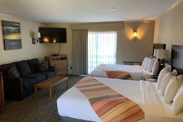Coachman Inn & Suites