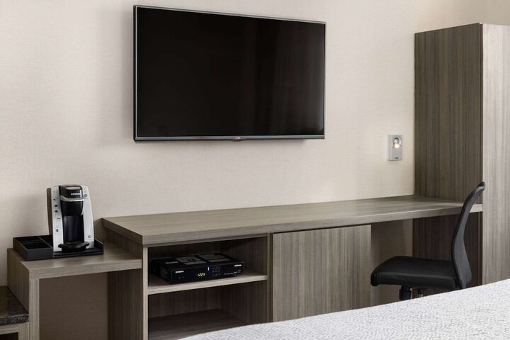 Room 17 of 33