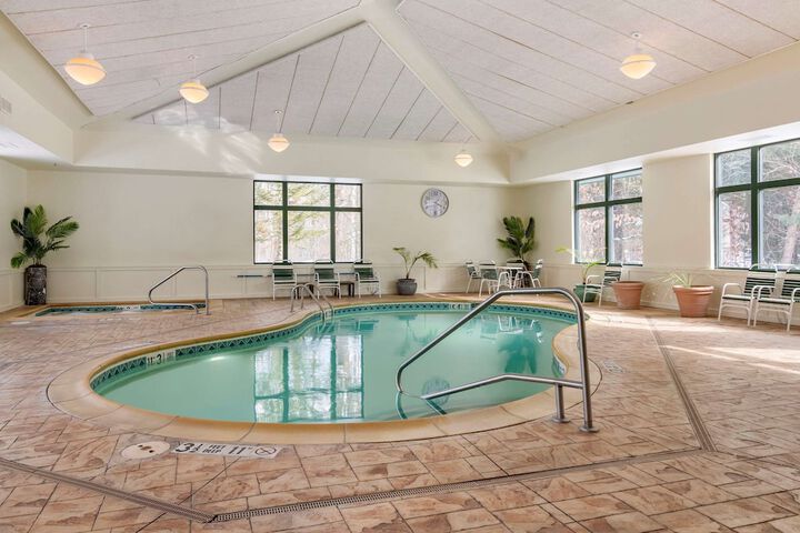 Comfort Inn & Suites Lake George