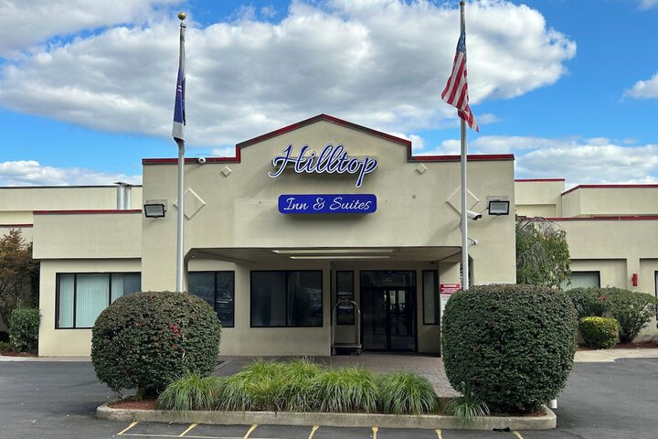 Hilltop Inn & Suites