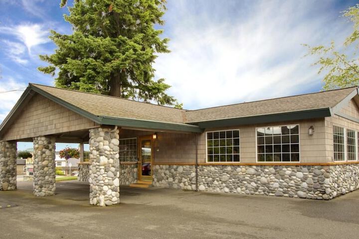Poulsbo Inn & Suites