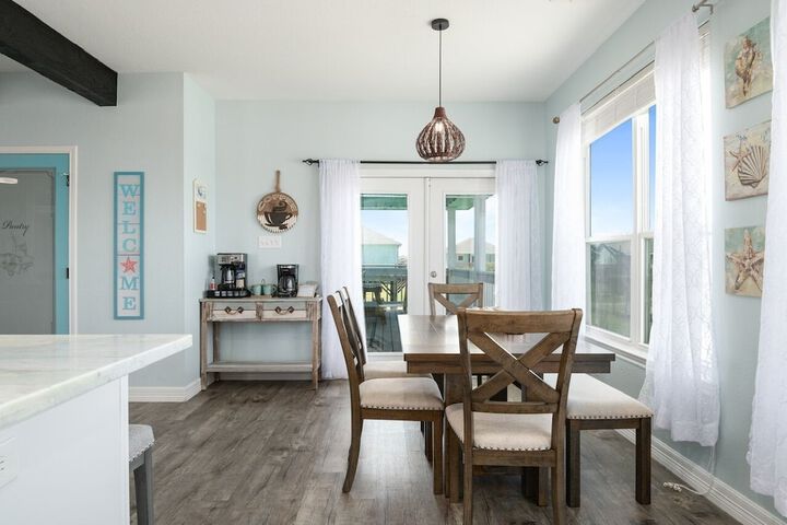 Sunrise Paradise 3 Bedroom Home by RedAwning