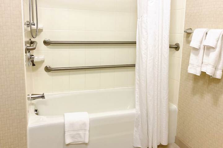 Holiday Inn & Suites Bakersfield by IHG