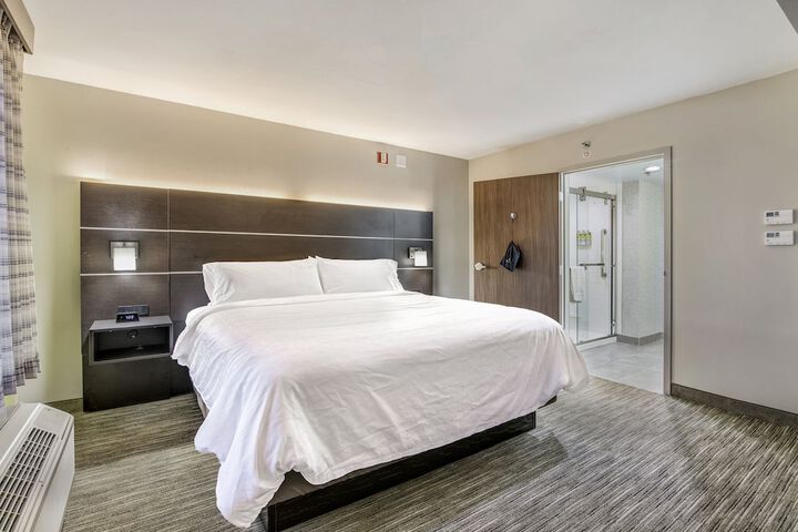 Holiday Inn Express & Suites Longview North by IHG