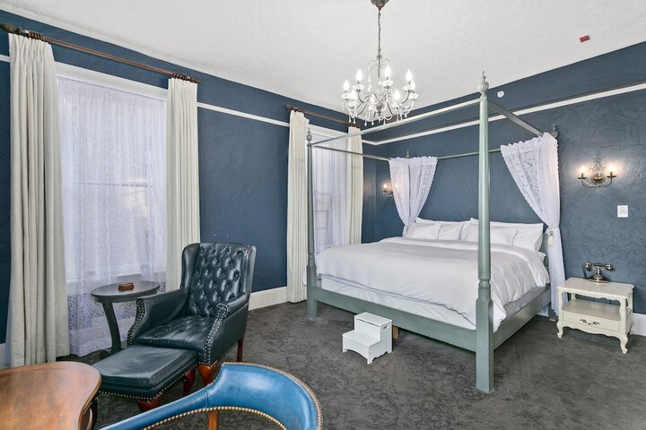 Room 45 of 102