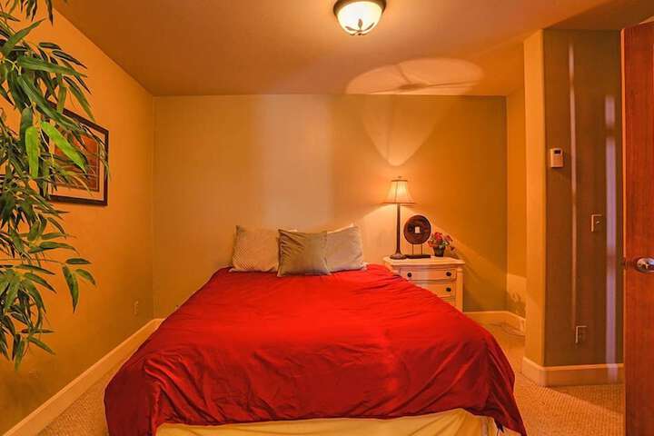 Room 52 of 183