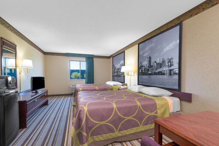 Room 7 of 16