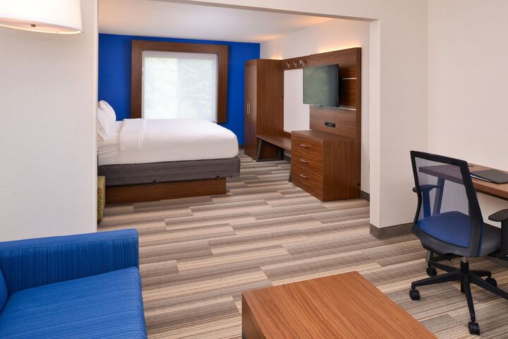 Room 13 of 38
