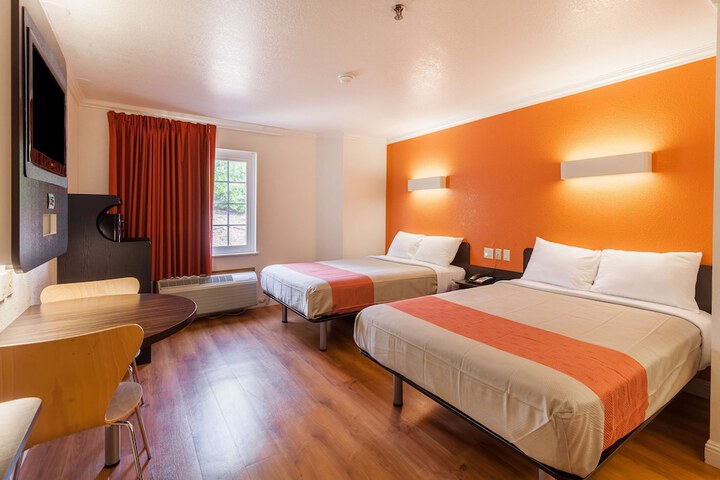 Room 15 of 31