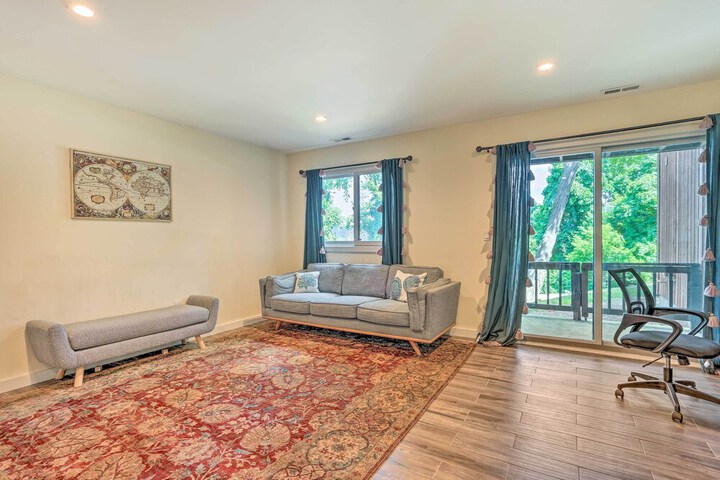 Sun-lit Vernon Condo 2 Mi to Ski Resort!