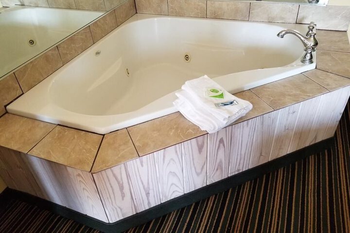 Hot Tub 10 of 12