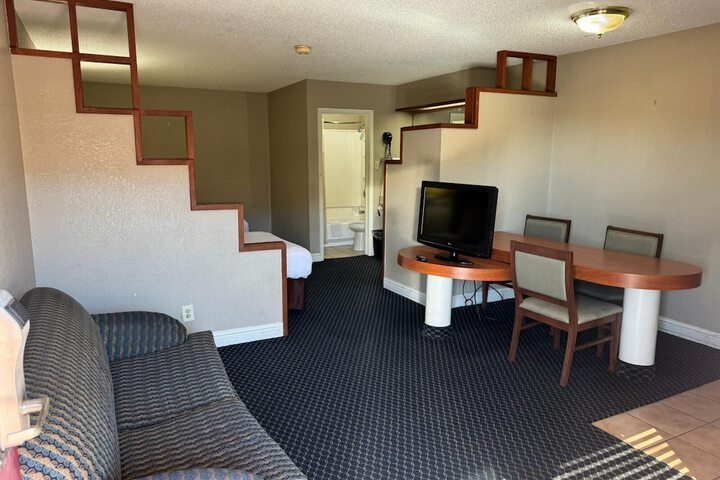 Room 5 of 11