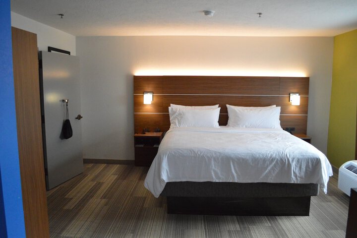 Room 32 of 53