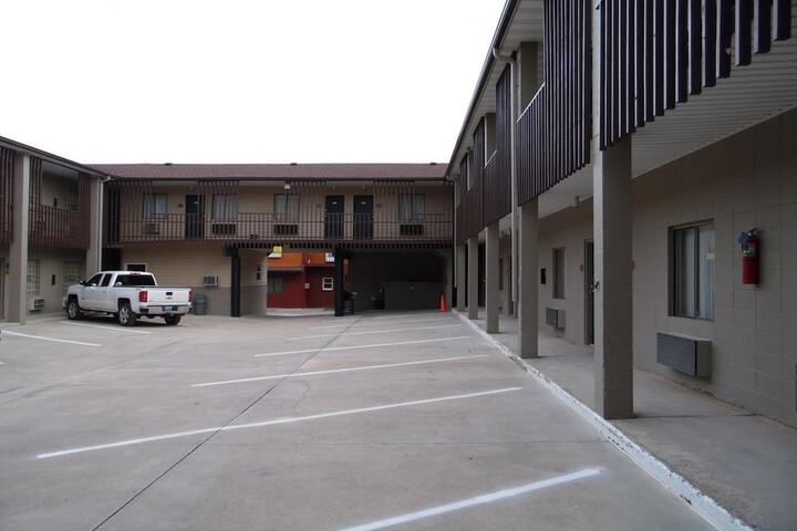 Bear Lodge Motel