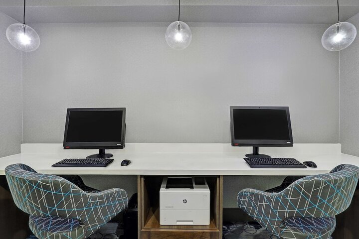Business Center 45 of 46
