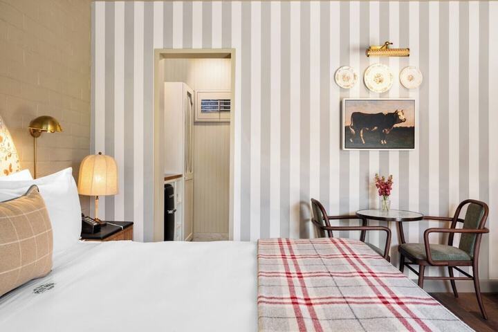Room 50 of 79