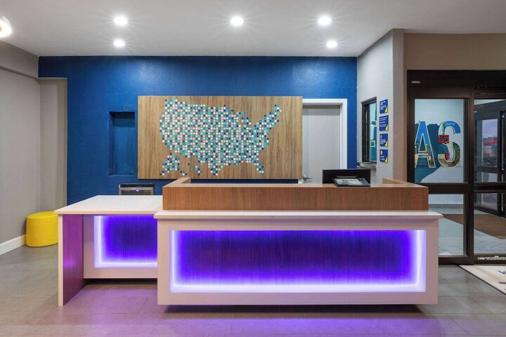 Hotel Interior 6 of 28