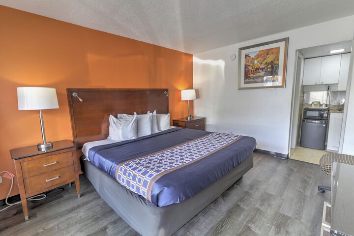 Room 17 of 29