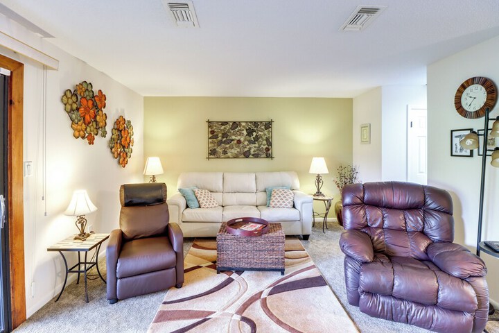 2 Mi to Rainbow Springs: Dunnellon Townhome