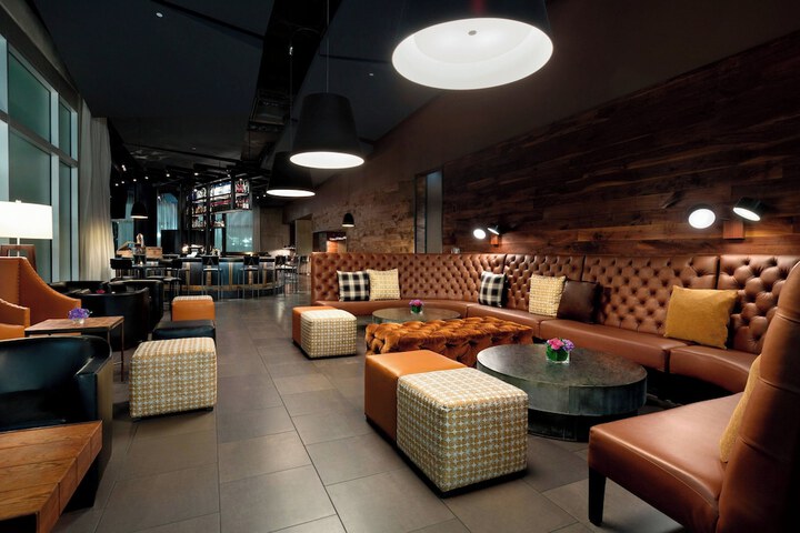 Lounge 55 of 59