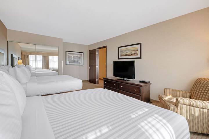 Best Western Plus Emerald Isle Hotel