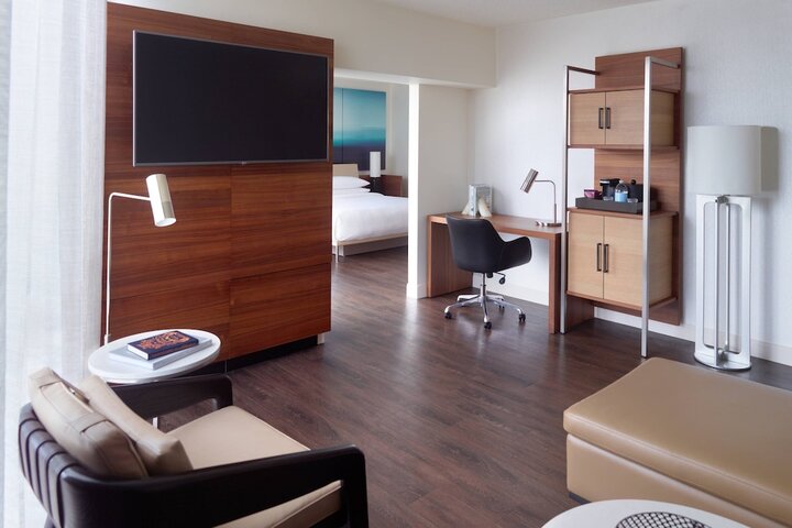 Room 33 of 166