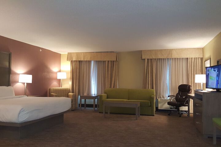 Room 10 of 28