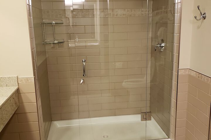Room 8 of 33