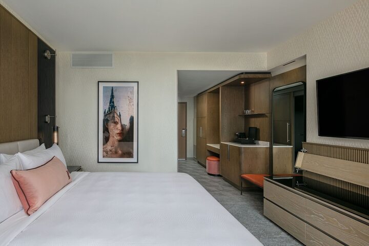 Room 49 of 84