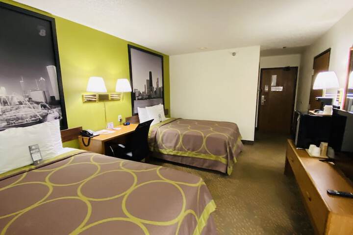 Super 8 by Wyndham Mokena / Frankfort /I-80