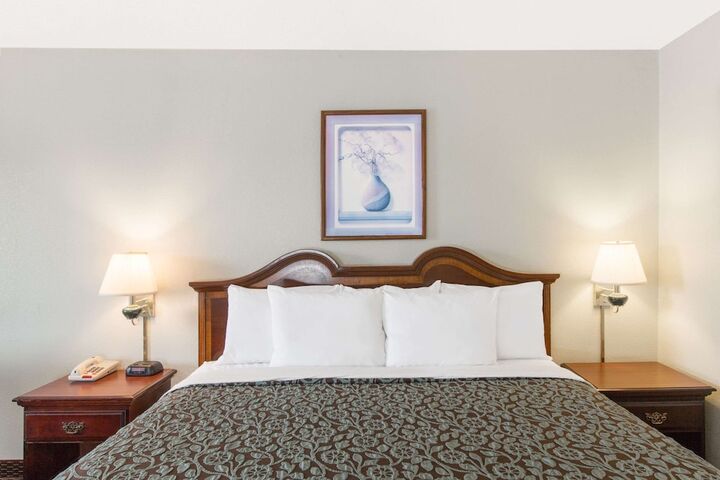 Room 10 of 14