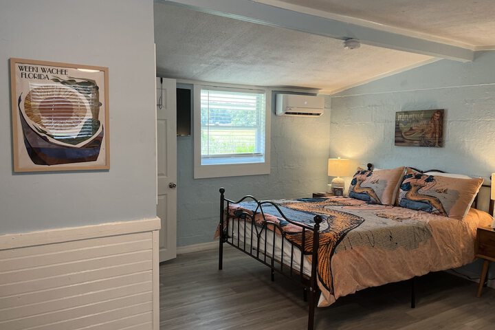 Room 15 of 33