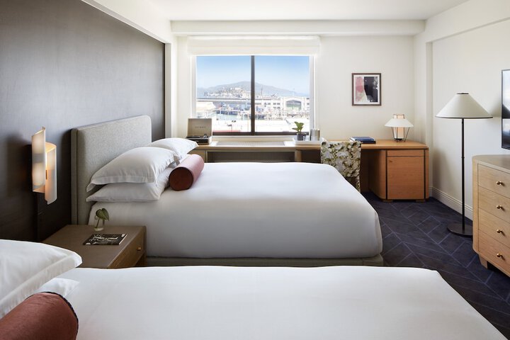 Room 25 of 102
