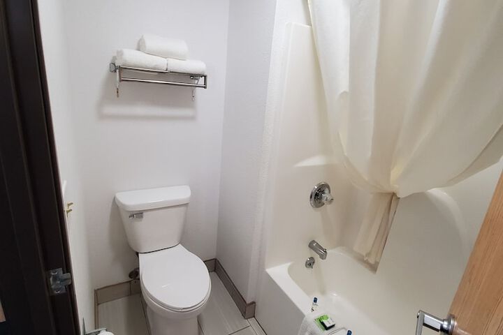 Room 33 of 59