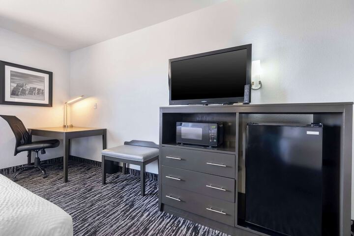Room 12 of 25