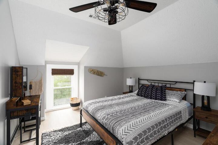 SAND HILL COTTAGE 3 Bedroom Home near PURDUE! River & Park View