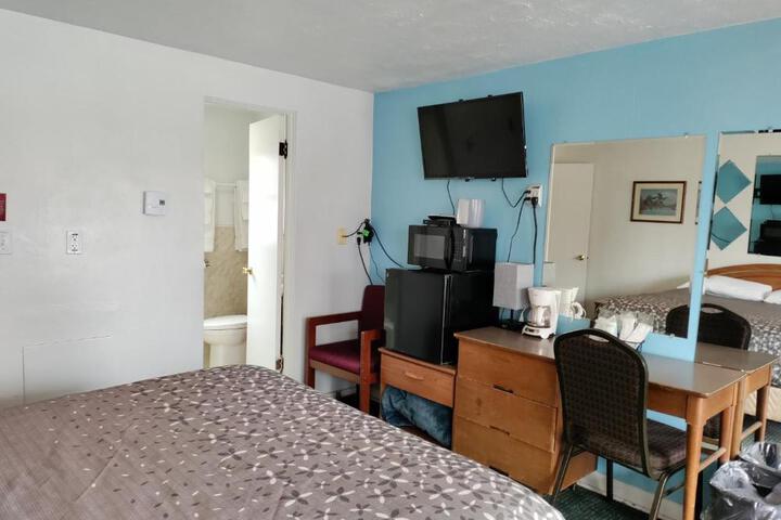 Eight Bar B Motel