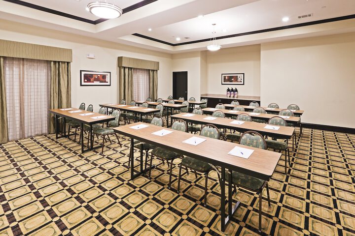 Holiday Inn Express Hotel & Suites Brownfield by IHG