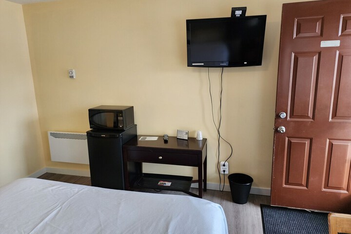 Room 72 of 85