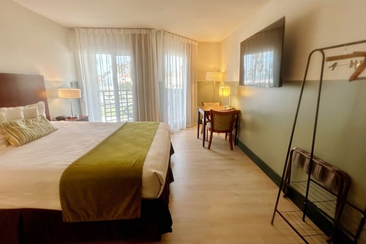 Room 32 of 86