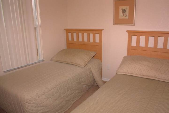 Room 9 of 18