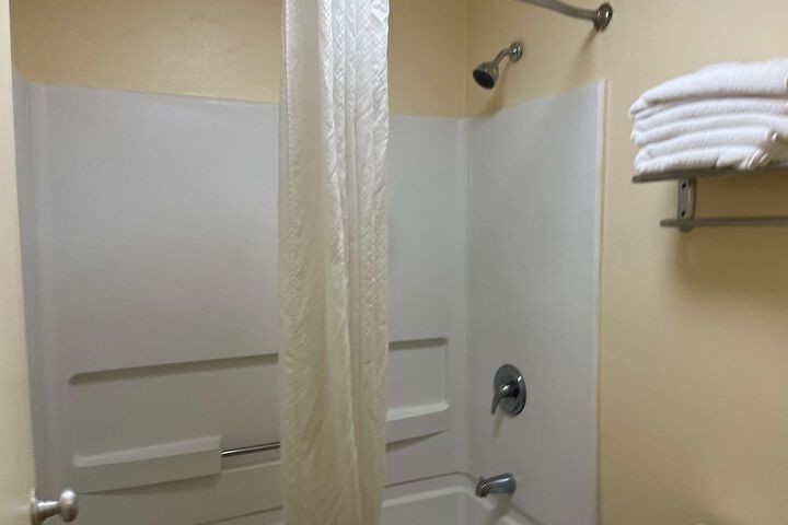 Room 25 of 33