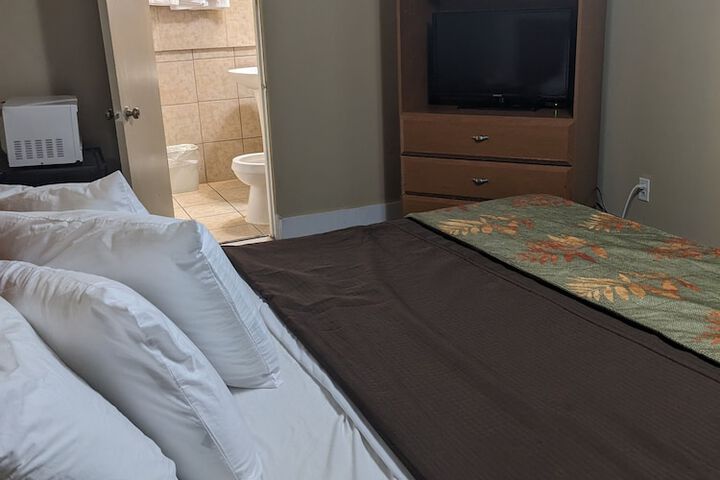 Room 8 of 9